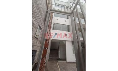 🏡 En Venta – Exclusivo Departamento Flat En 3Er. Piso En Urbanización Sagitario, Surco.