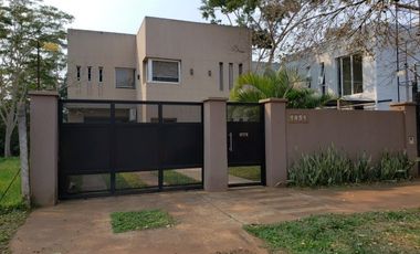 Casa minimalista con pileta