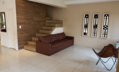 Casa minimalista con pileta