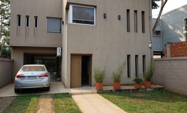 Casa minimalista con pileta