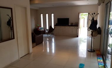 Casa minimalista con pileta