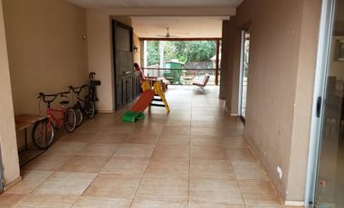 Casa minimalista con pileta