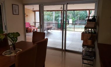 Casa minimalista con pileta