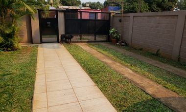 Casa minimalista con pileta