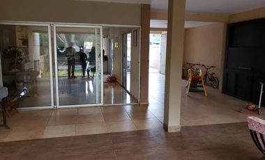 Casa minimalista con pileta
