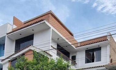 Venta De Hermosa Casa De 3 Pisos En Urb.Lima Los Olivos
