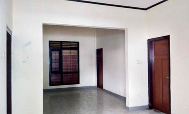 Rumah luas tepi jalan raya utama di tengah kota Jogja