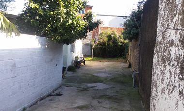 Venta Casa PH de 3 Amb. c/ patio, jardín y entrada de autos pasante.
