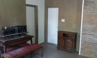 Venta Casa PH de 3 Amb. c/ patio, jardín y entrada de autos pasante.