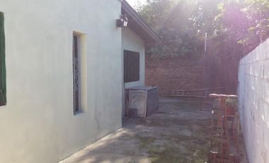 Venta Casa PH de 3 Amb. c/ patio, jardín y entrada de autos pasante.