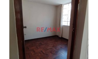🌟 ¡Oportunidad única para vivir cómodo y seguro en Trujillo! 🌟

Descubre tu nuevo hogar en este encantador minidepartamento de 2 pisos y 20.50 m² de