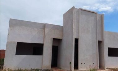 VENDO CASA EN ESQUINA. en construccion,( Posadas Mnes)