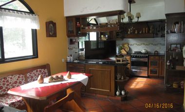 MAGNIFICO CHALET SOBRE GRAN LOTE EN EL PARAISO