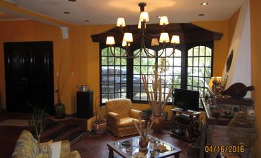 MAGNIFICO CHALET SOBRE GRAN LOTE EN EL PARAISO