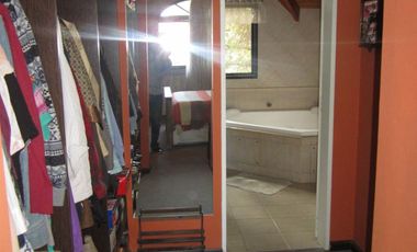 MAGNIFICO CHALET SOBRE GRAN LOTE EN EL PARAISO