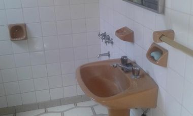 CASA DE 4 AMBIENTES A LA VENTA EN AVELLANEDA