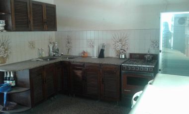 CASA DE 4 AMBIENTES A LA VENTA EN AVELLANEDA