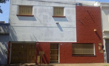 CASA DE 4 AMBIENTES A LA VENTA EN AVELLANEDA