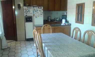 CASA DE 4 AMBIENTES A LA VENTA EN AVELLANEDA