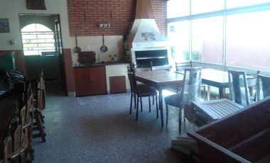 CASA DE 4 AMBIENTES A LA VENTA EN AVELLANEDA
