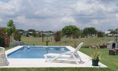 Casa en  Alquiler Anual casa con piscina  San Ramiro Pilar del Este