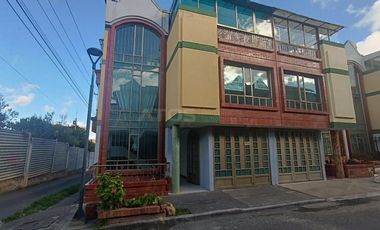 casa en venta en portal de hunzahua. Cod V1463