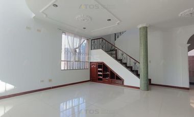 casa en venta en portal de hunzahua. Cod V1463