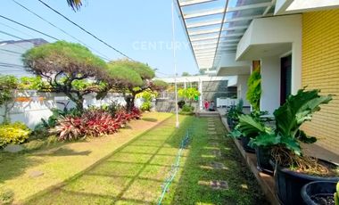 Rumah Asri Siap Huni Di Komplek Setrasari Kulon