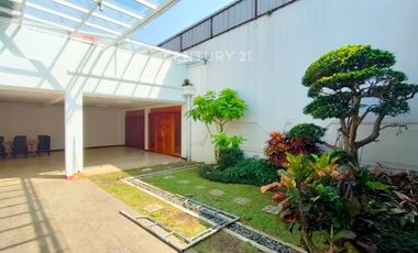 Rumah Asri Siap Huni Di Komplek Setrasari Kulon