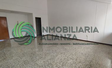 oficina en arriendo en centro. Cod A12555