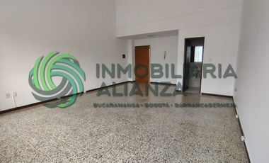 oficina en arriendo en centro. Cod A12555