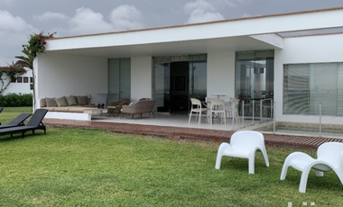 CASA EN VENTA PRIMERA FILA EN PLAYA BLANCA