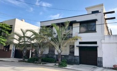 Casa de 3 recs. en Col. Flores Magon cerca del Acuario. Se puede rentar amueblad