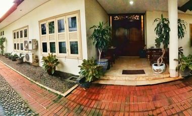 DI JUAL RUMAH POSISI DI HOOK LOKASI SANGAT STRATEGIS CIPETE JAKARTA SELATAN