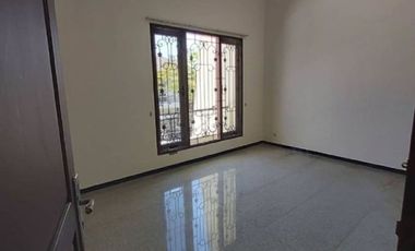 Rumah siap huni di perumahan elite One gate system semi furnish , ada AC