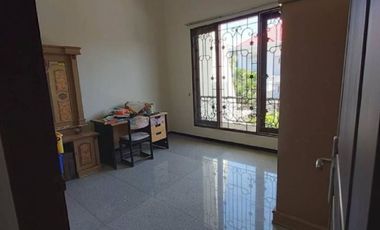 Rumah siap huni di perumahan elite One gate system semi furnish , ada AC