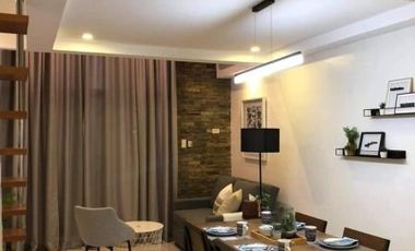 For Sale: Paseo Parkview Suites 2-BEDROOM Gorgeous Loft Condo with Parking in Salcedo Village Makati
