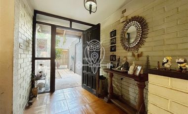 Venta casa en Ñuñoa para inversión o vivir Metro Villa Frei