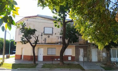 Casa en esquina en centro de Santo Tomé