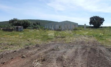Casa semiterminada de cantera en Venta con 12,700 m2 de terreno en San Javier Tolcayuca, Hidalgo.