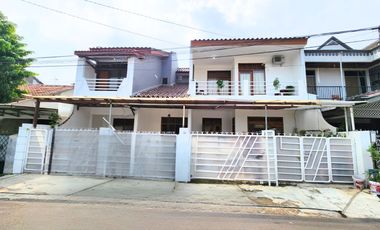 Rumah di Tebet Timur 2 Lantai Akses Jalan 2 Mobil Lega - LT. 80m2 LB. 150m2