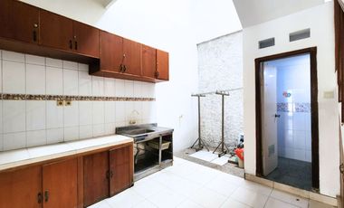 Rumah di Tebet Timur 2 Lantai Akses Jalan 2 Mobil Lega - LT. 80m2 LB. 150m2