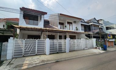 Rumah di Tebet Timur 2 Lantai Akses Jalan 2 Mobil Lega - LT. 80m2 LB. 150m2