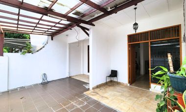 Rumah di Tebet Timur 2 Lantai Akses Jalan 2 Mobil Lega - LT. 80m2 LB. 150m2
