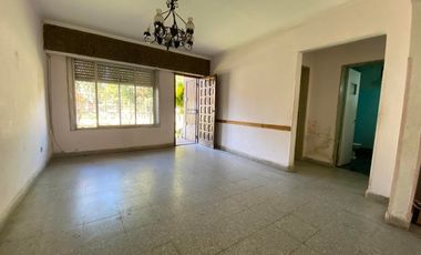 LATORRE PROP. VENDE CHALET 3 AMB CON PARQUE Y GARAGE - HERMOSO ENTORNO