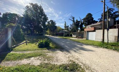 LATORRE PROP. VENDE CHALET 3 AMB CON PARQUE Y GARAGE - HERMOSO ENTORNO