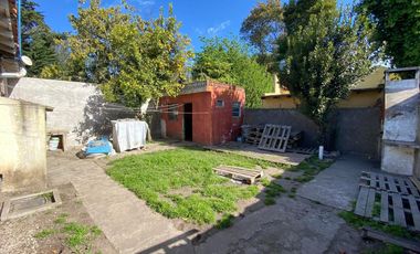 LATORRE PROP. VENDE CHALET 3 AMB CON PARQUE Y GARAGE - HERMOSO ENTORNO