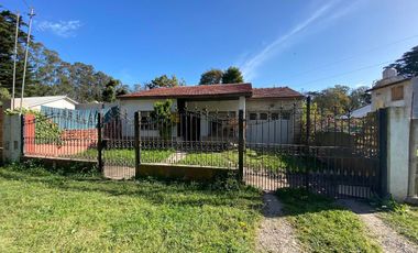 LATORRE PROP. VENDE CHALET 3 AMB CON PARQUE Y GARAGE - HERMOSO ENTORNO