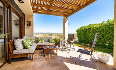 Hermosa casa mediterránea con increíble vista cercana a Puerto Velero.