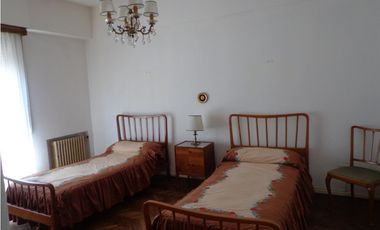 Excepcional depto de 3 amb con dep. en edicio de gran calidad.